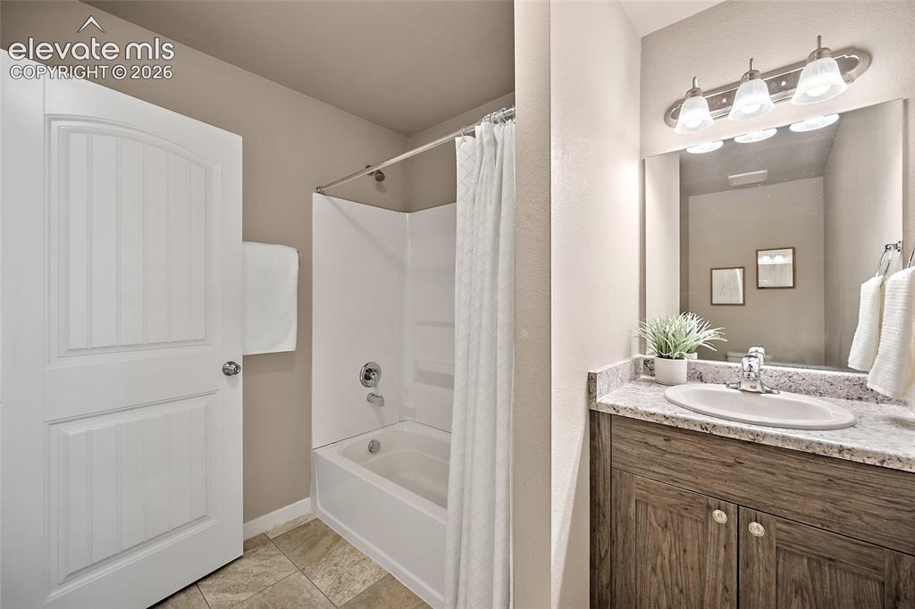 Image 16 of 29: Bathroom