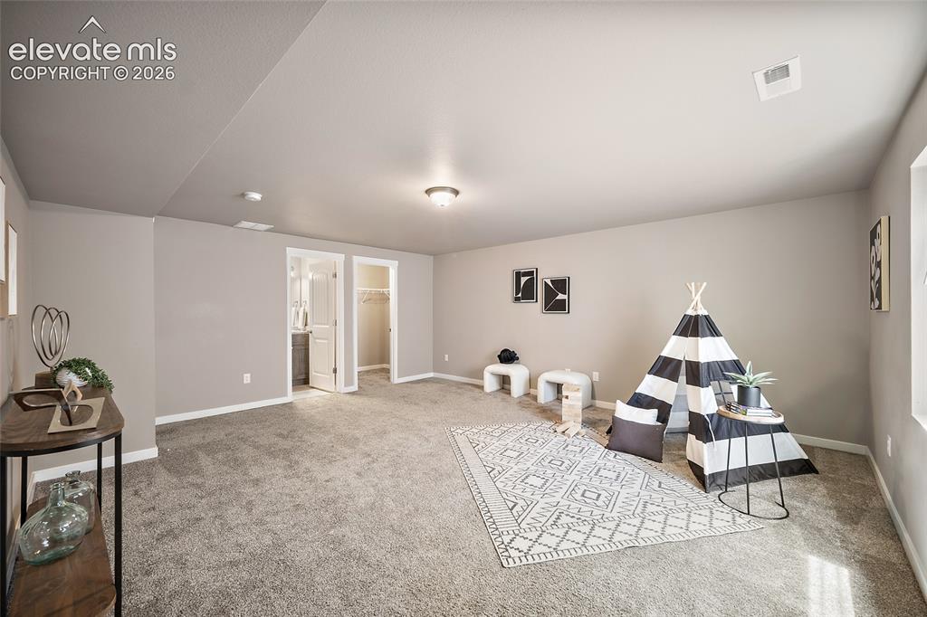 Image 19 of 29: Sitting Room
