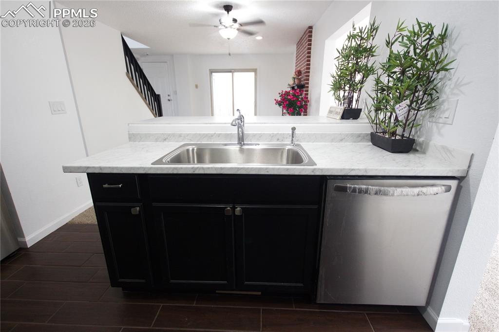 Image 7 of 14: Kitchen