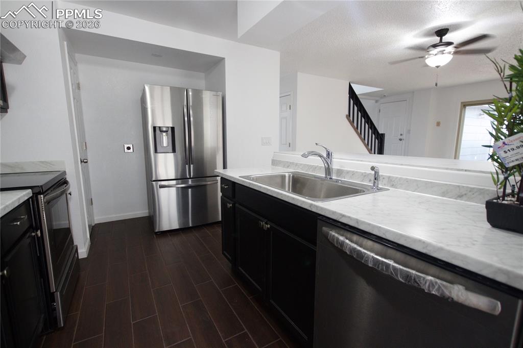 Image 8 of 14: Kitchen