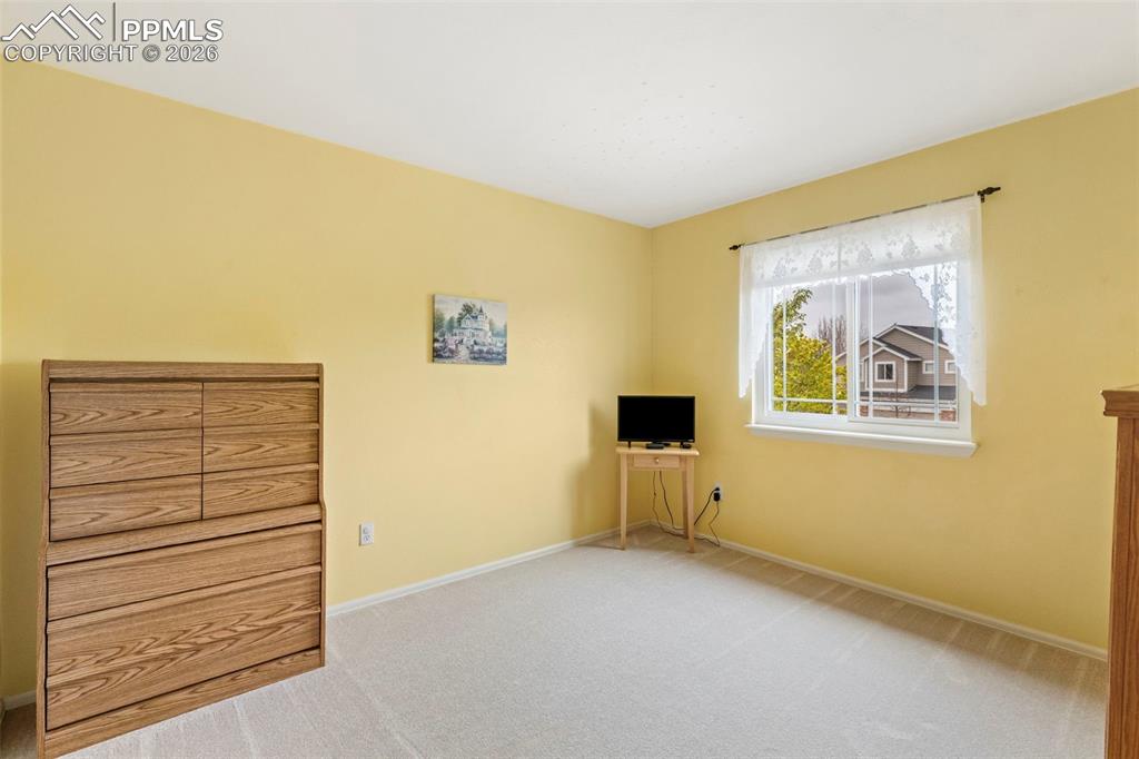 Image 14 of 25: Bedroom