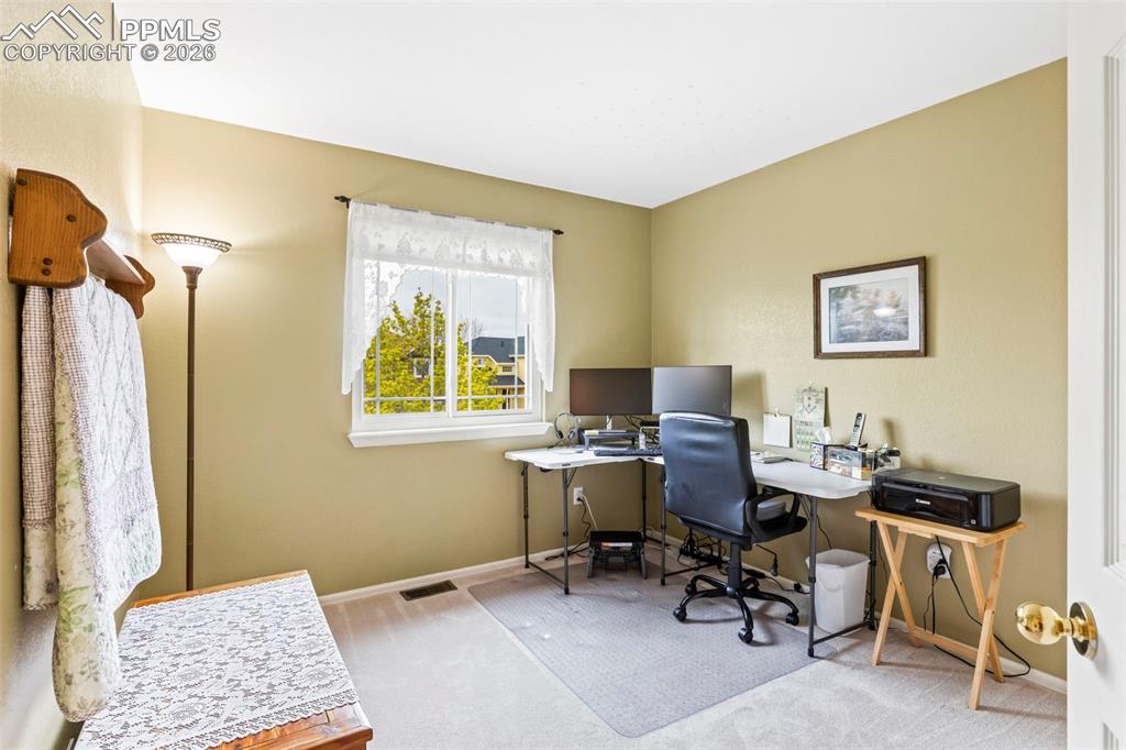 Image 15 of 25: Bedroom