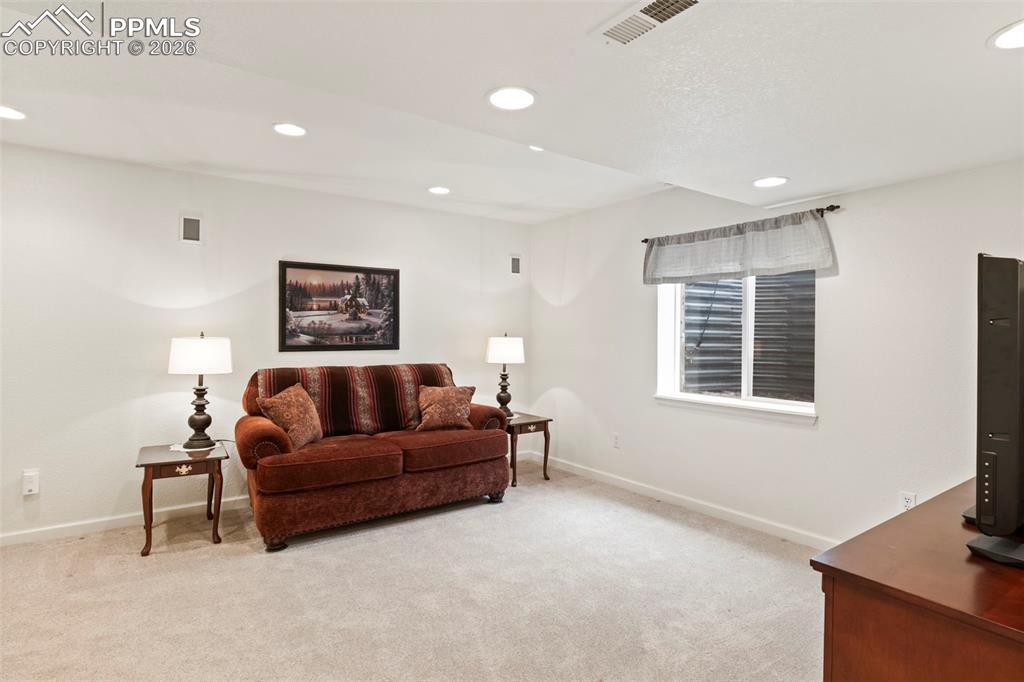 Image 17 of 25: Family Room