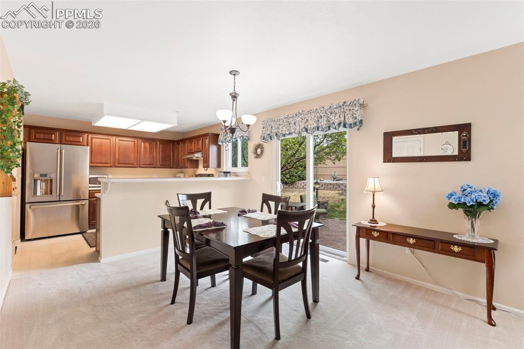 Image 5 of 25: Dining Area