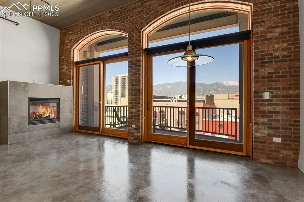 Image 14 of 42: Huge sliding doors to patio