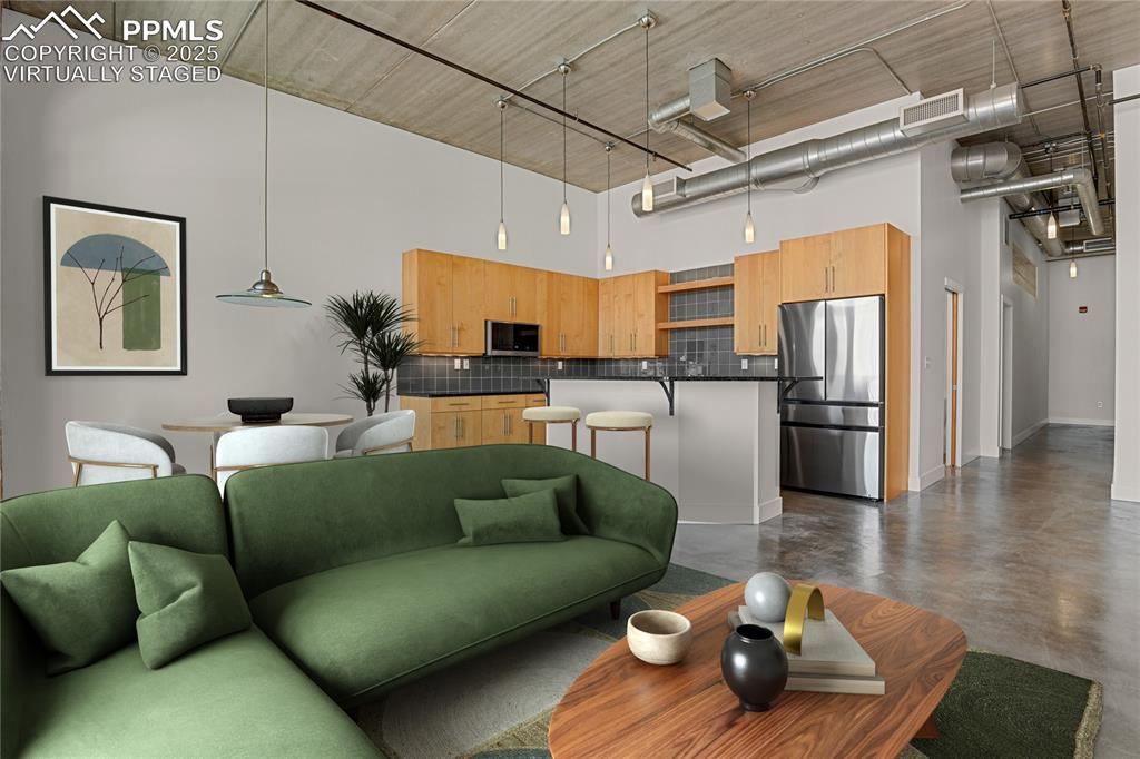 Image 18 of 42: Virtually Staged
Living Area