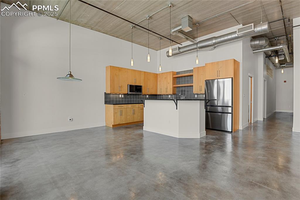 Image 19 of 42: Living Area