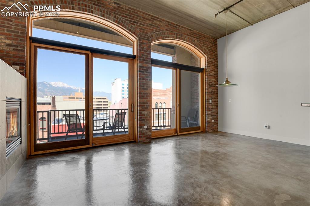 Image 4 of 42: Living/Dining Area