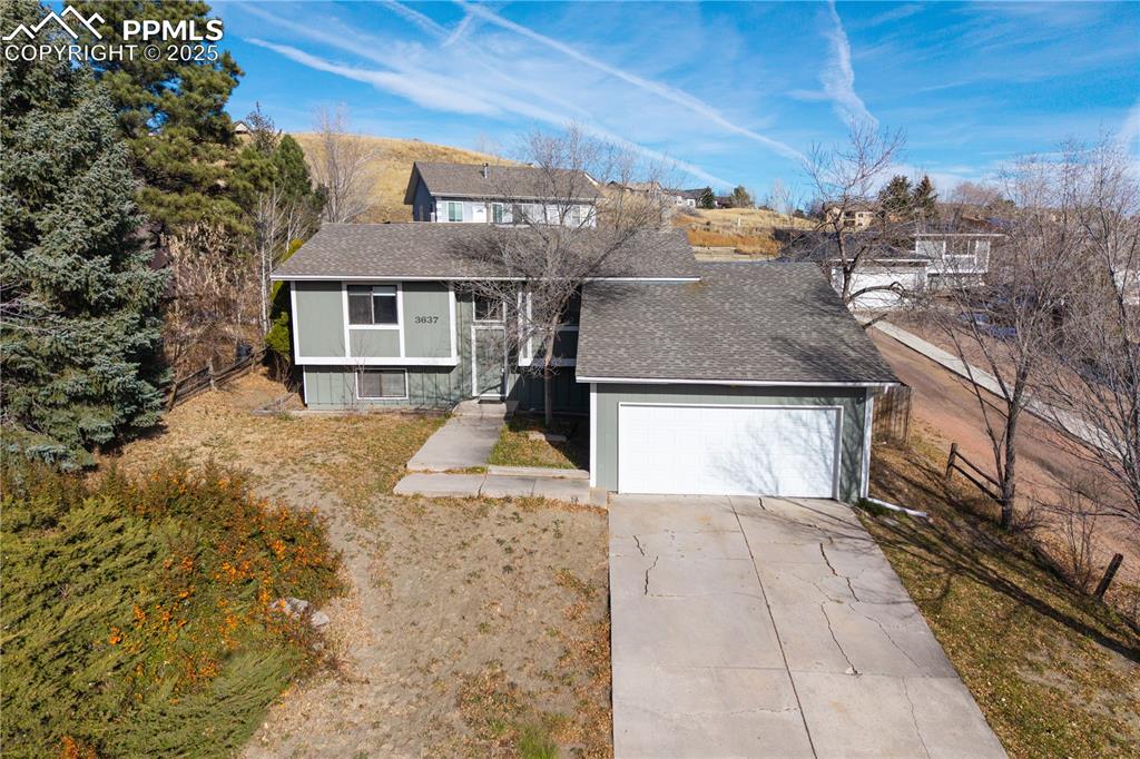 Image 4 of 30: Front of Structure