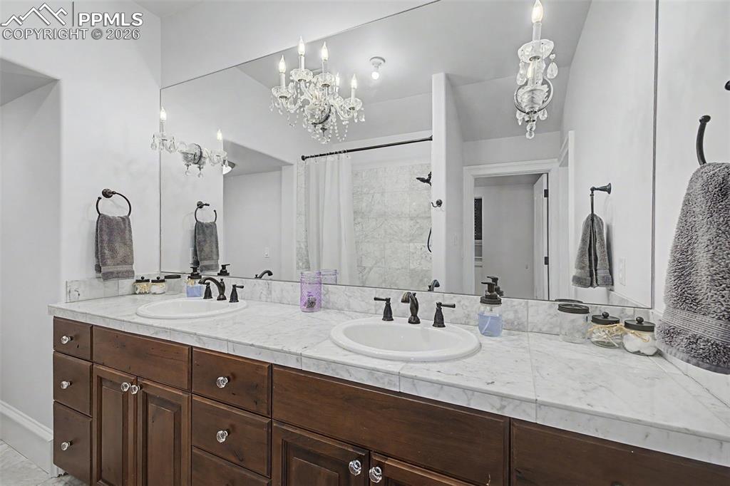 Image 24 of 50: Bathroom