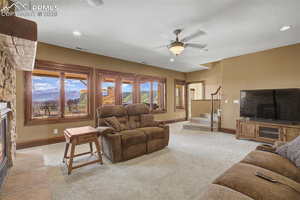 Image 26 of 50: Family Room