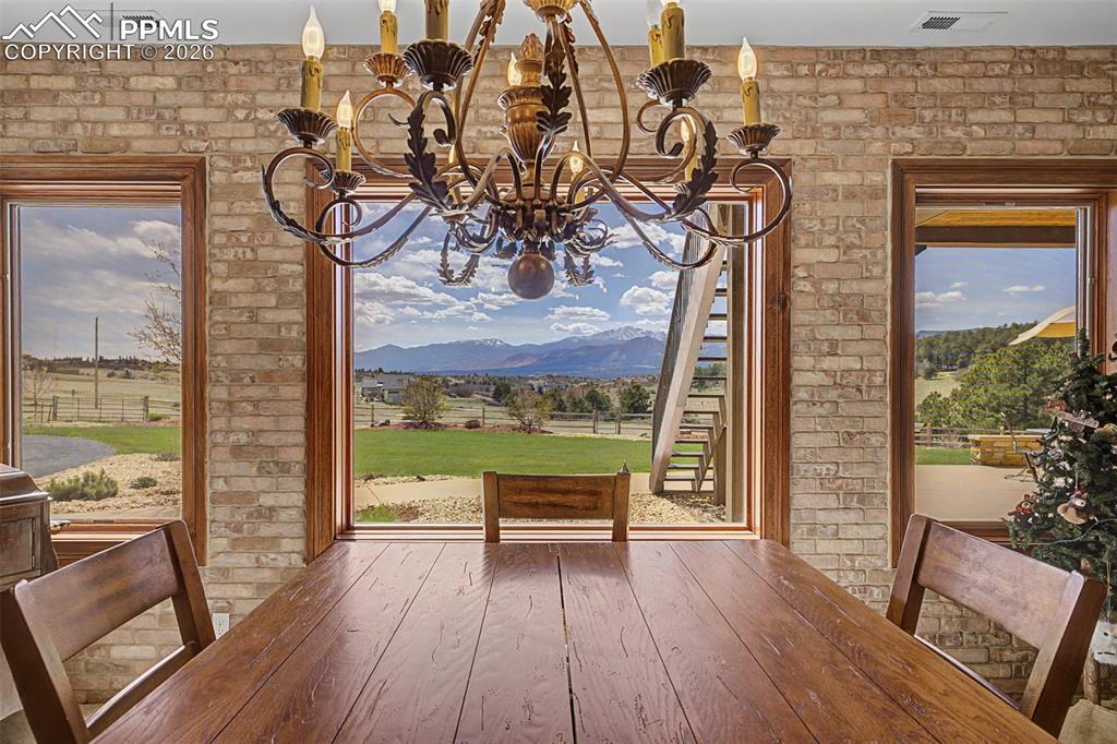 Image 33 of 50: Dining Area