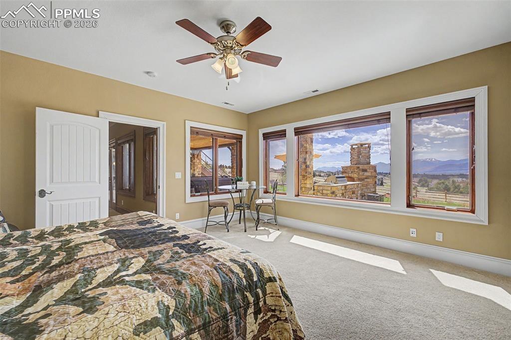 Image 35 of 50: Bedroom