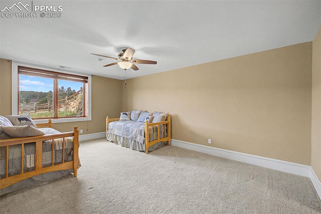 Image 39 of 50: Bedroom