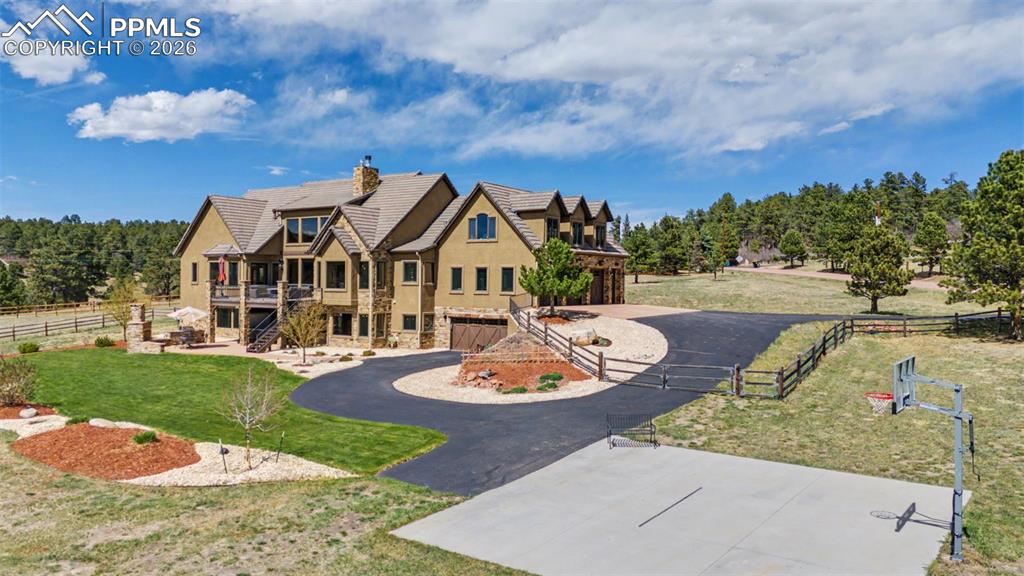 Image 42 of 50: Basketball Court