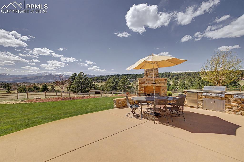 Image 46 of 50: Patio