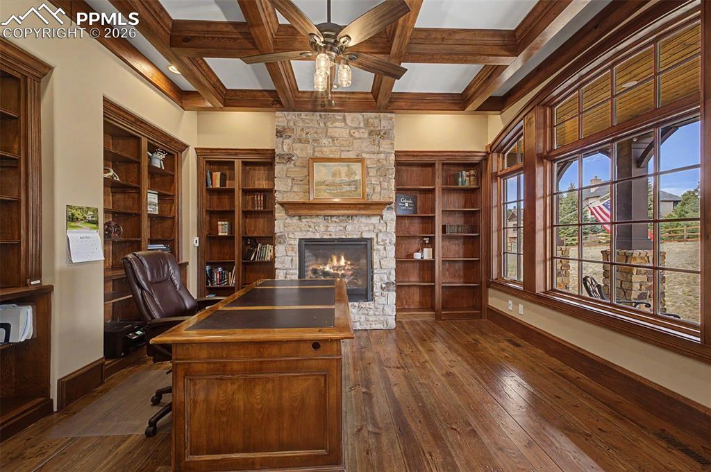 Image 6 of 50: Office