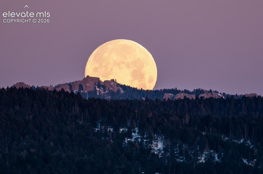 Image 33 of 33: Pikes Peak View