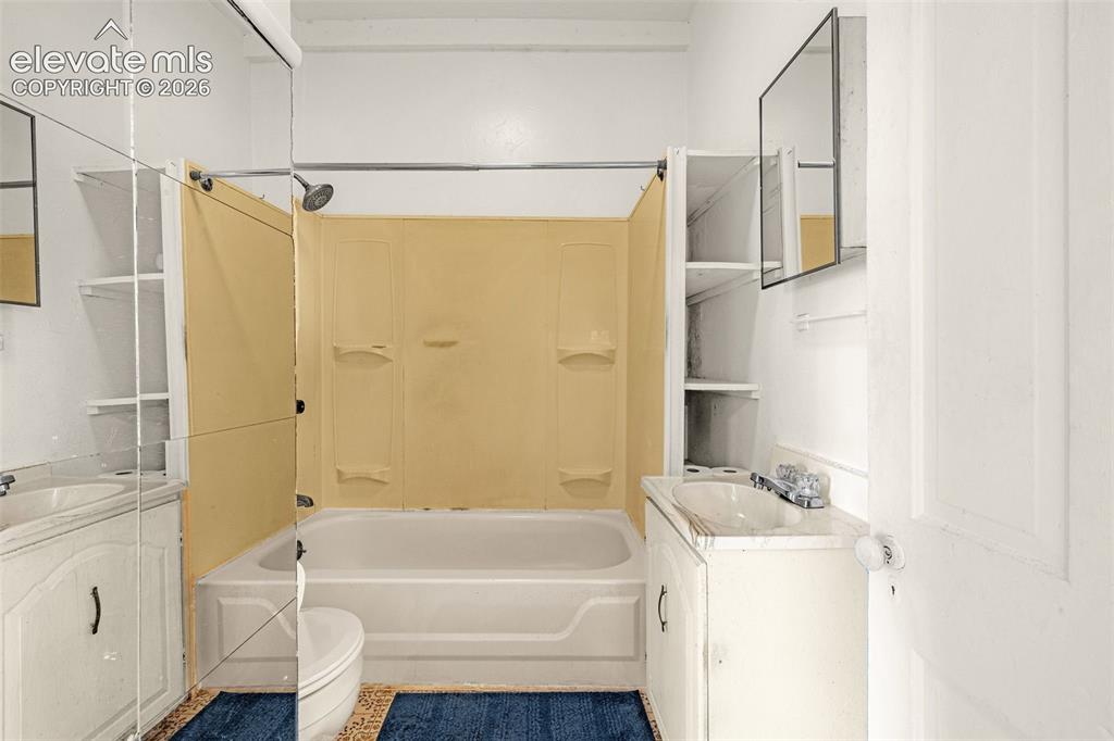 Image 8 of 20: Bathroom