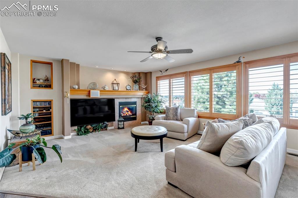 Image 20 of 50: Family Room