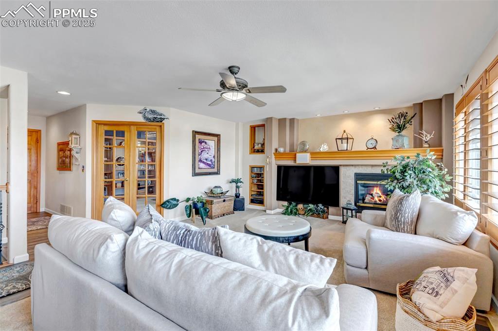 Image 22 of 50: Family Room