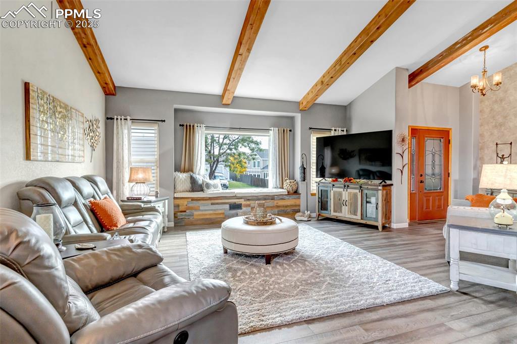 Image 4 of 50: Living Room