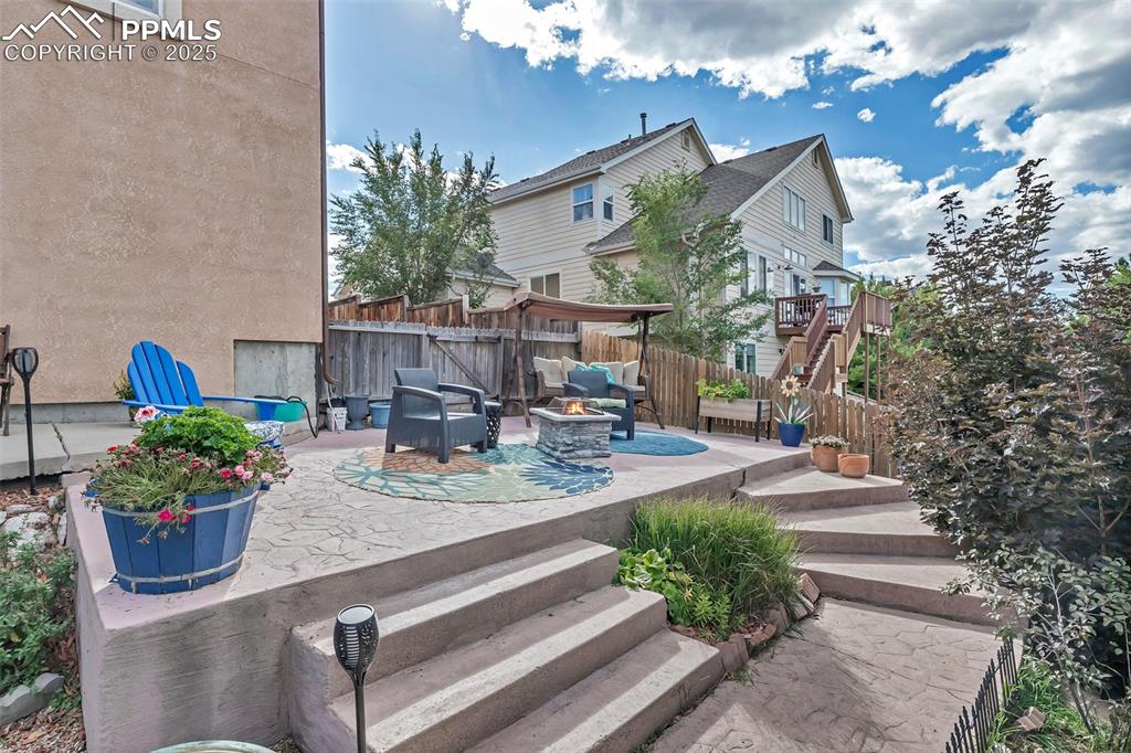 Image 42 of 50: Patio