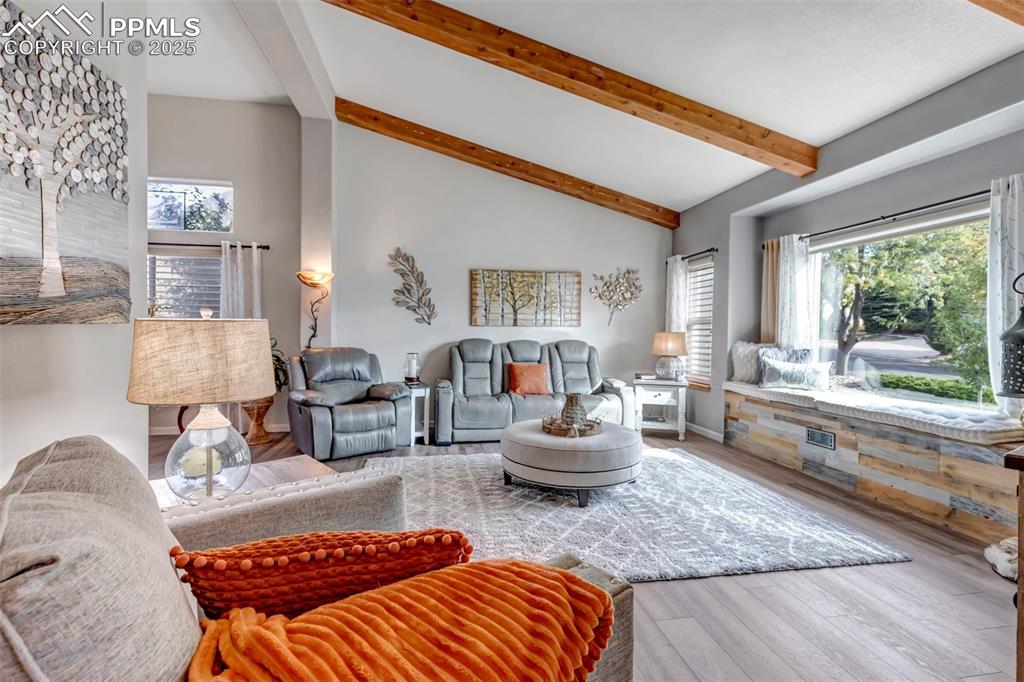 Image 6 of 50: Living Room