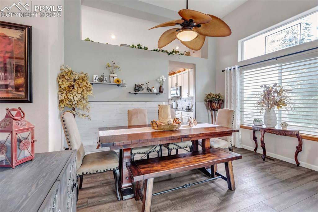 Image 8 of 50: Dining Area