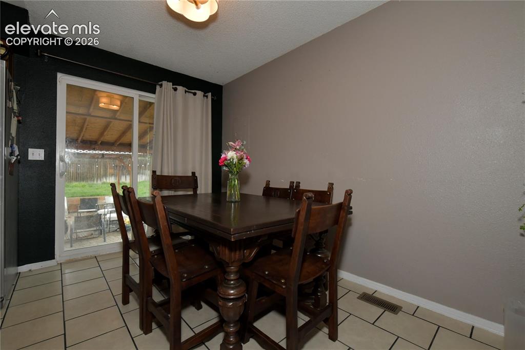 Image 10 of 24: Dining Area