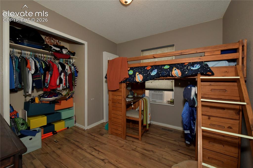 Image 12 of 24: Bedroom