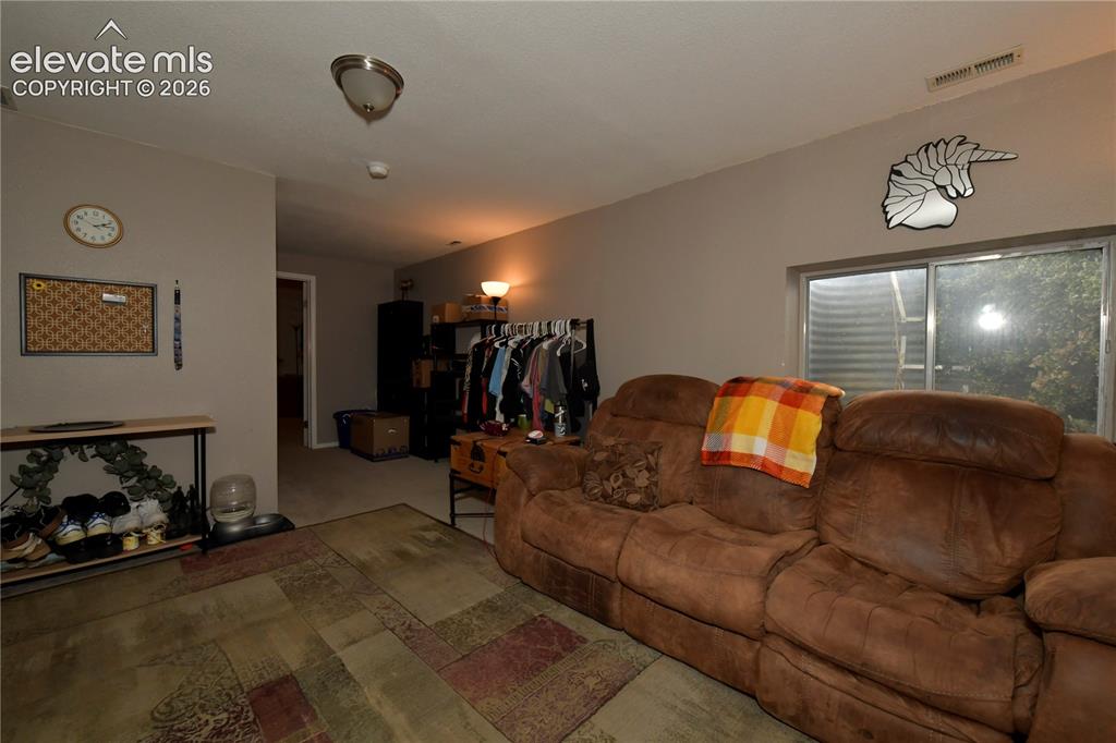 Image 15 of 24: Family Room