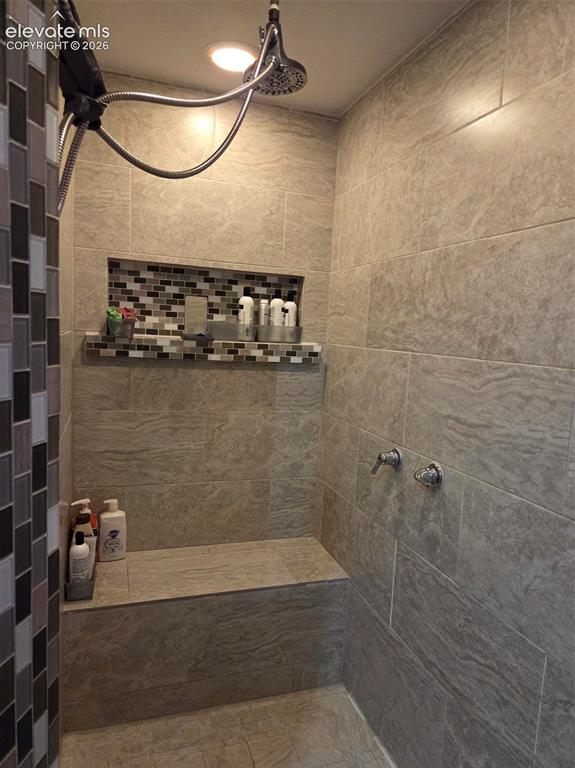 Image 20 of 24: Bathroom
