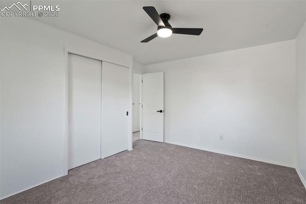 Image 16 of 26: Bedroom