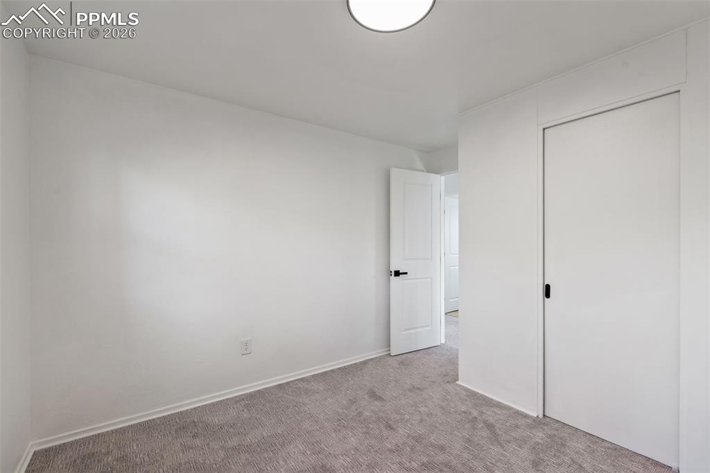 Image 23 of 26: Bedroom