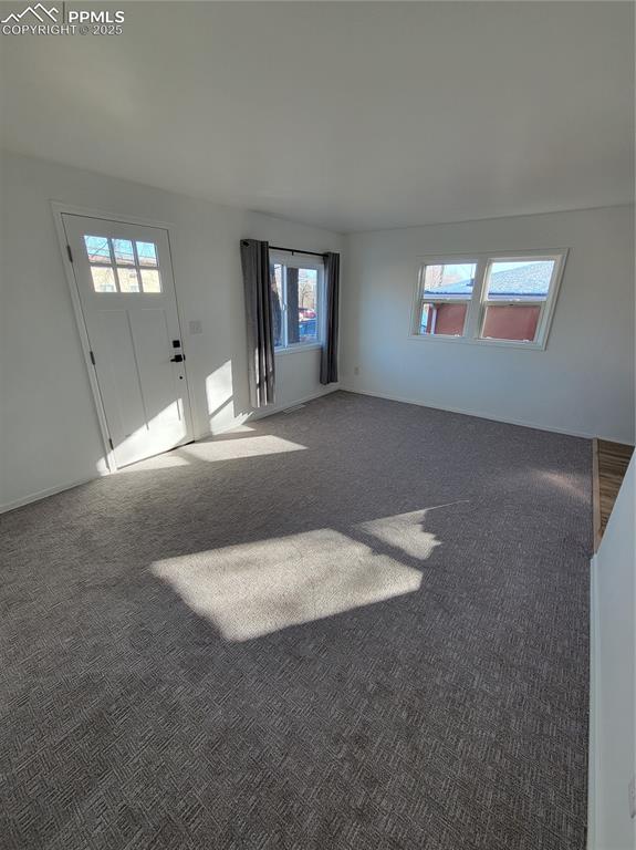 Image 7 of 12: Living Room