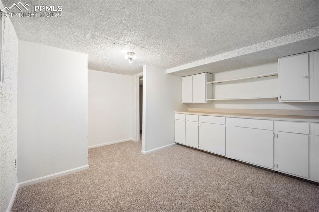 Image 26 of 44: Kitchen