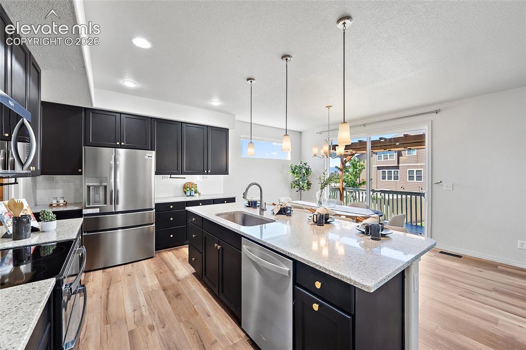 Image 8 of 50: Kitchen