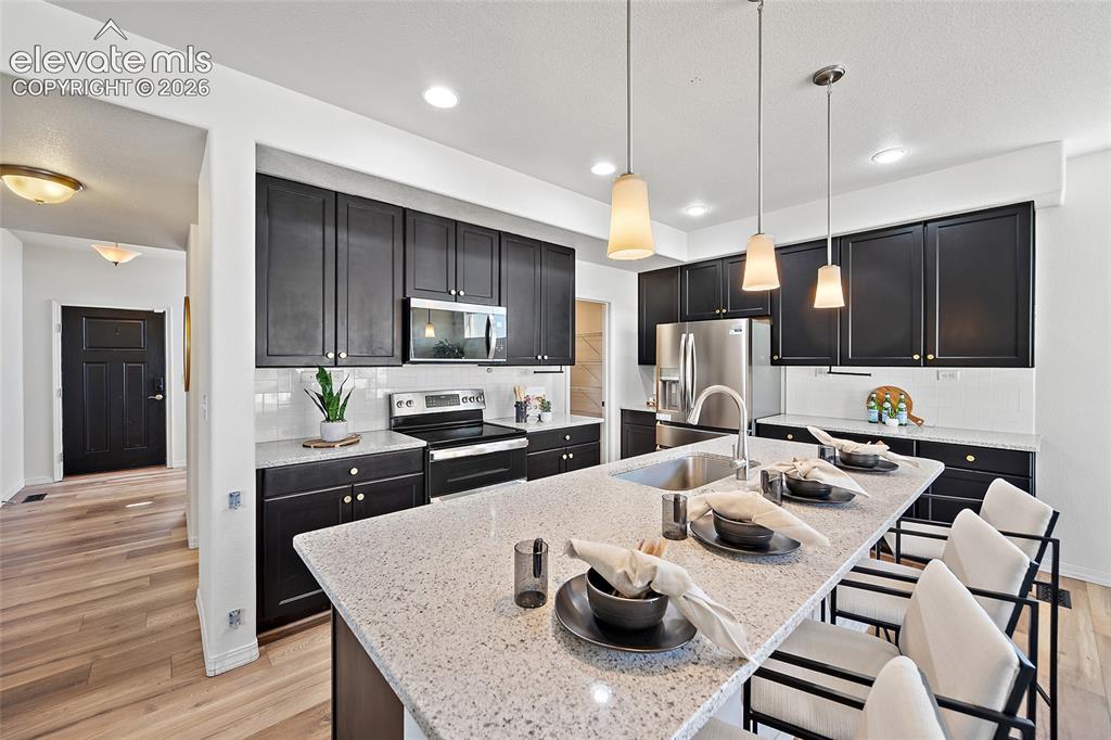 Image 9 of 50: Kitchen