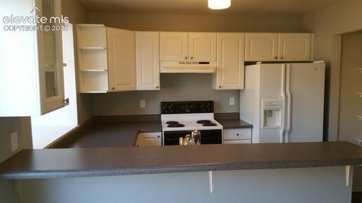 Image 7 of 7: Kitchen