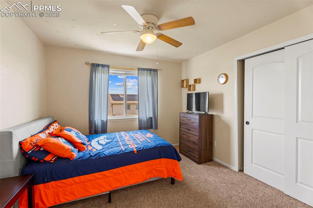 Image 16 of 32: Bedroom