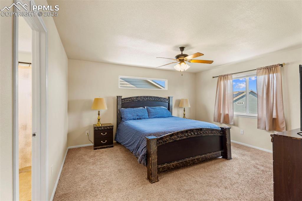 Image 17 of 32: Bedroom