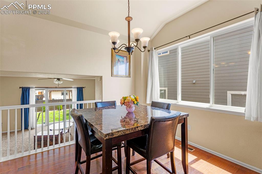 Image 23 of 32: Dining Area
