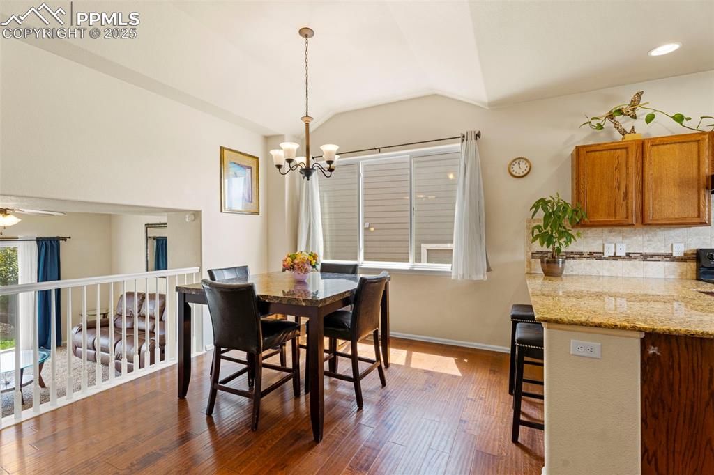 Image 5 of 32: Dining Area