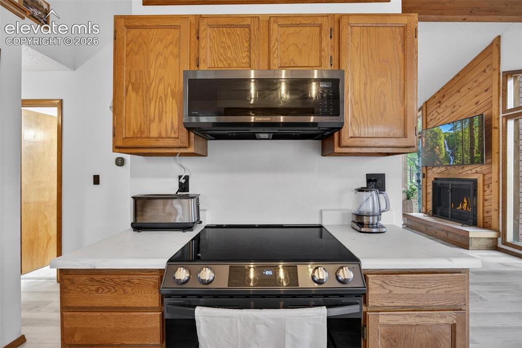Image 17 of 50: Kitchen
