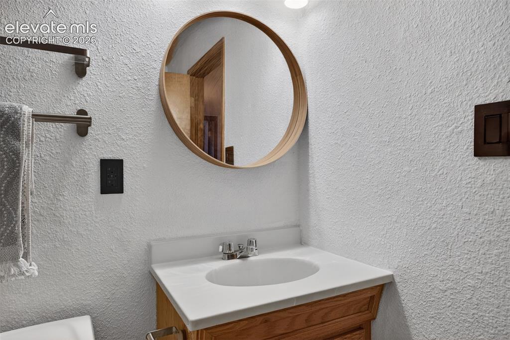 Image 41 of 50: Bathroom