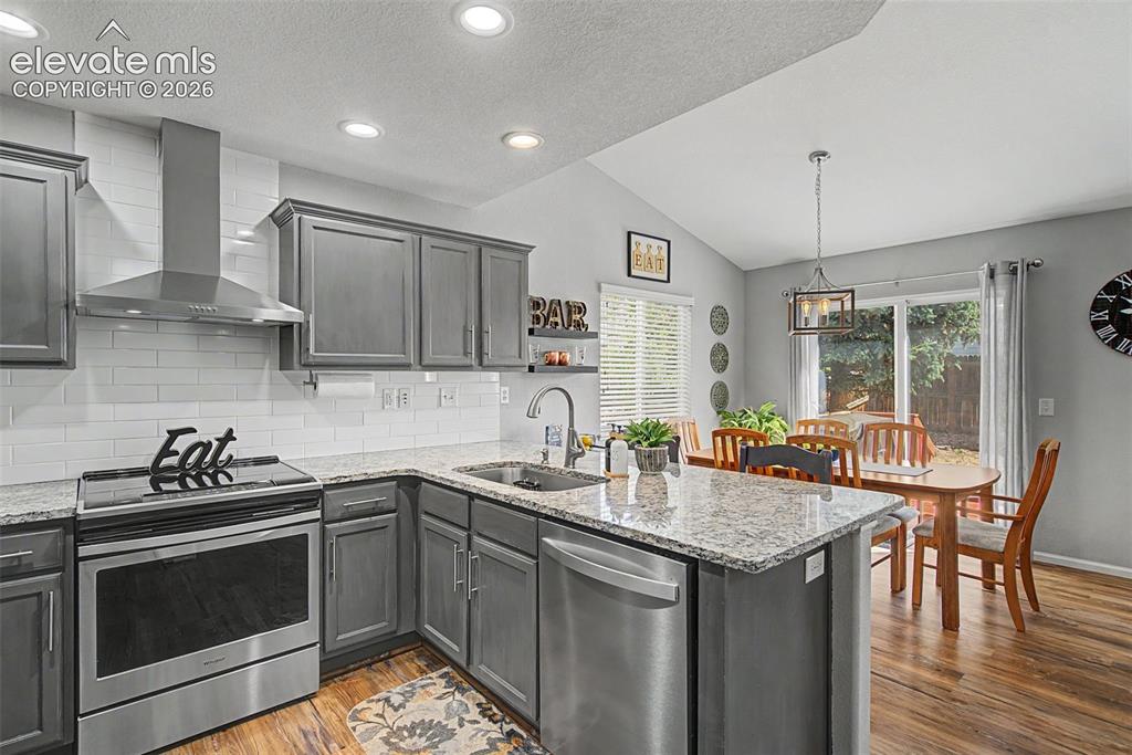 Image 20 of 48: All kitchen appliances are included!