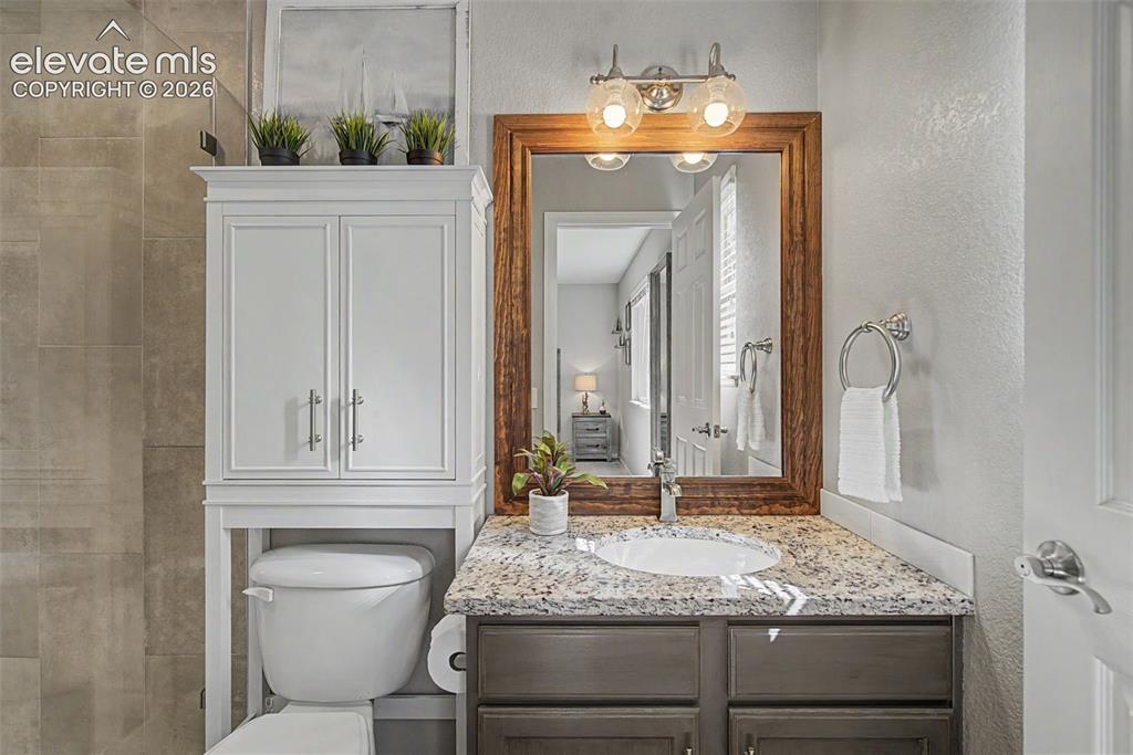 Image 34 of 48: Granite counters & extra storage!