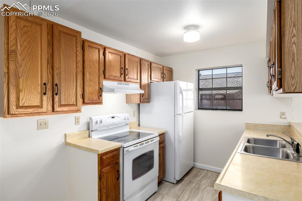 Image 11 of 35: Galley Kitchen to make cooking a breeze