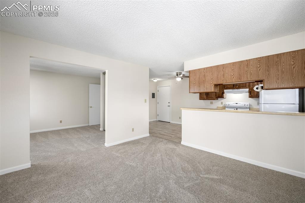 Image 6 of 35: Open Floorplan 